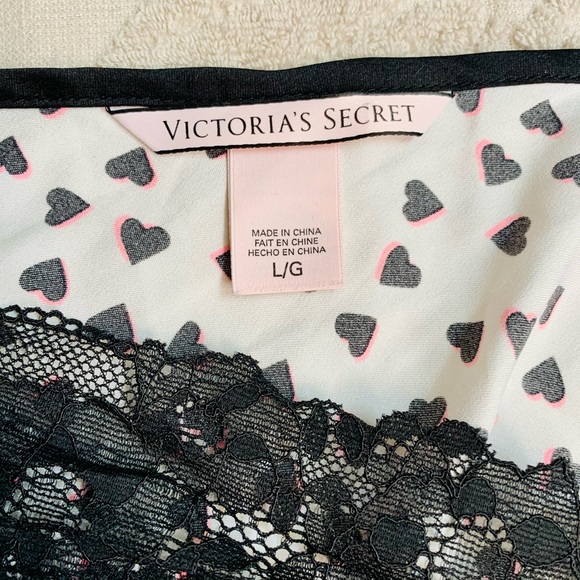 Victoria’s Secret Cami with Hearts and black lace - Picture 7 of 8